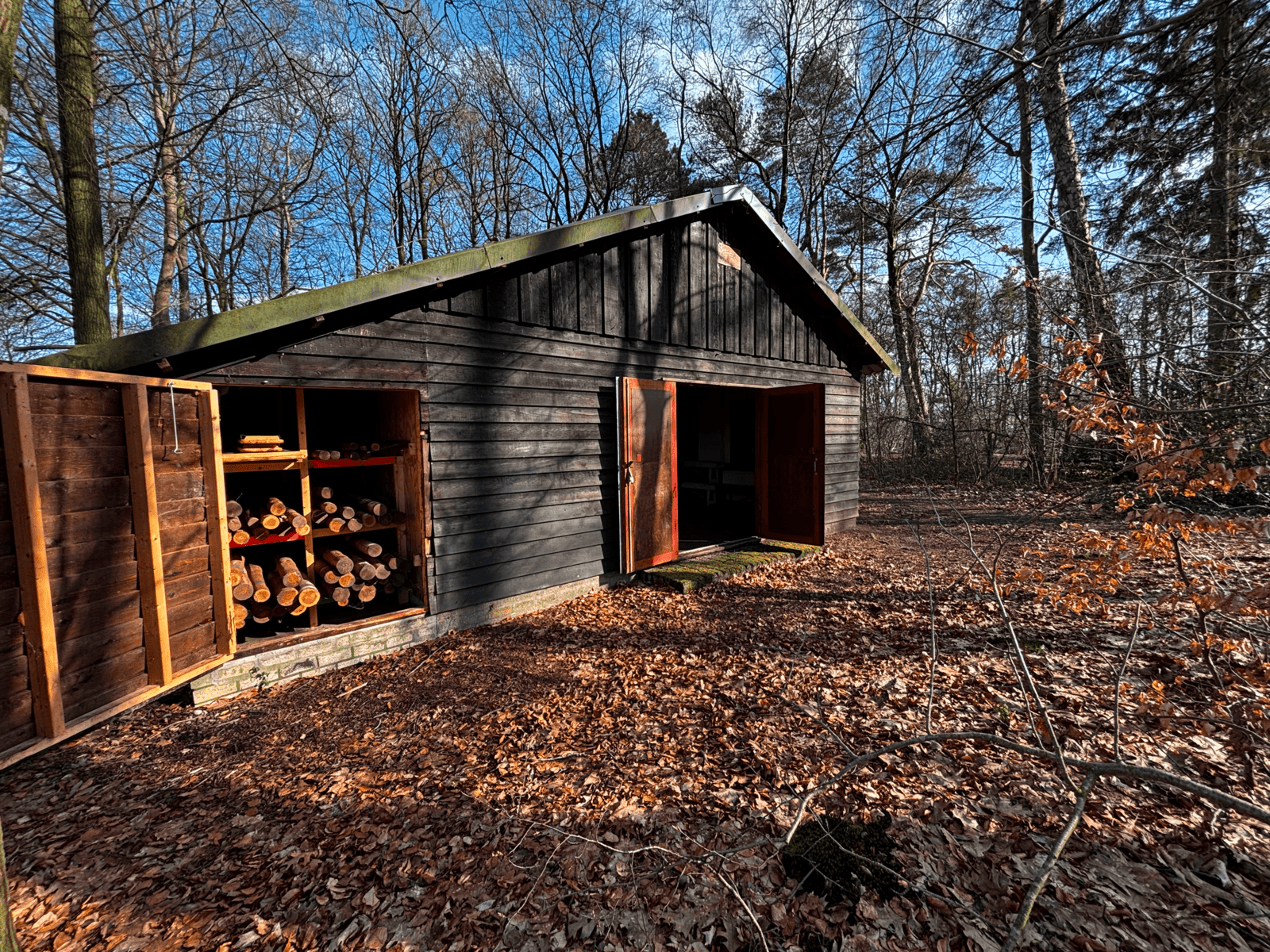 Scouting Balmoral terrein - Pioniershok met materiaal voor buitenactiviteiten